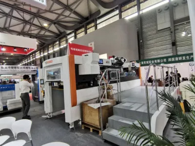 Mesin Pemotong Die Stamping Foil Otomatis PLC Dengan Stripping 1060 X 740mm