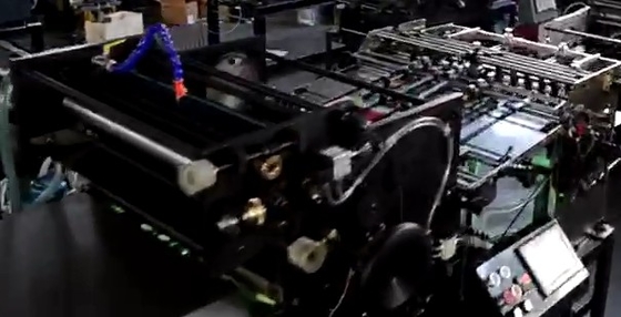Mesin UV Varnishing Otomatis Berkecepatan Tinggi Untuk Pencetakan Dan Kemasan Ecoo CF-620A