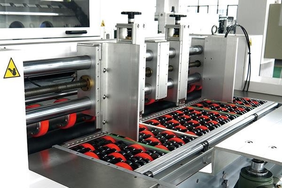 Mesin Die-Cutting Kotak Bergelombang Otomatis 1650 X 1200mm Dengan Pengupasan