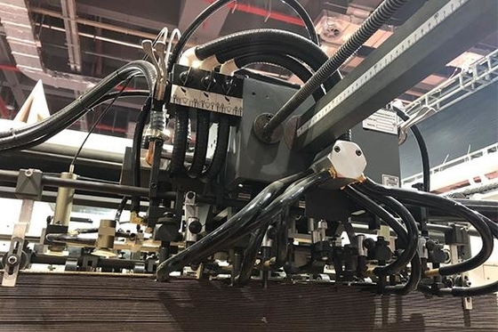Mesin Die-Cutting Kotak Bergelombang Otomatis 1650 X 1200mm Dengan Pengupasan