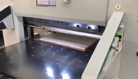 1150mm Lebar Flatbed Digital Pemotong Kertas Karton Otomatis