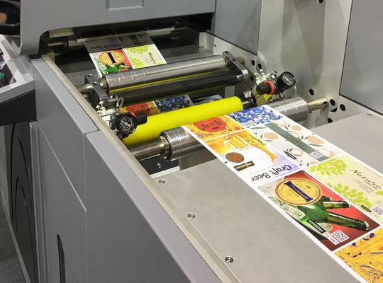 Printer Inkjet Digital Dengan UV Varnish Foil Stamping Maksimum 50m/Min Kecepatan Pencetakan Untuk Penghiasan Label