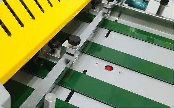 EcooGraphix 720mm Lebar Mesin Laminating Format Kecil Dengan Pemotong Untuk Penggunaan Kantor