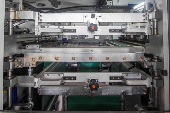Mesin pemotong mati karton otomatis dengan mesin pemotong mati striping