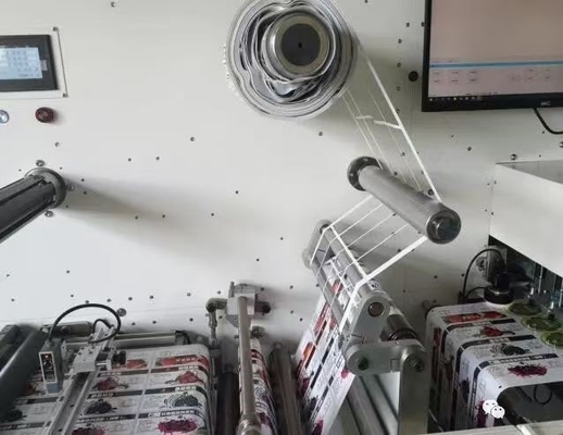Mesin pemotong label digital roll-to-roll dengan opsi laminasi 27 M/min Kecepatan