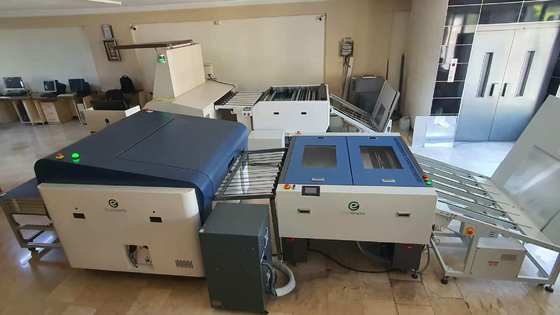 Mesin pembuatan piring CTP termal otomatis berkinerja tinggi 64-saluran dengan resolusi 2400dpi dan output 28 piring/jam