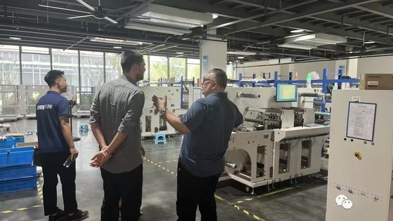 Pemotong Die Laser Roll To Sheet Digital dengan Kecepatan Potong Maksimal 27m/menit dan Lebar Label Maksimal 330mm