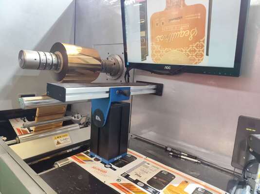 Label Kertas Anggur Gulungan Digital Mesin Stamping Foil Pernis Stiker Kustom