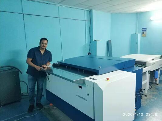 Komputer 256 Saluran untuk Cetak Offset Mesin CTP Pelat Termal 55 Pelat Per Jam dan Pemuatan Pelat Otomatis Titik Persegi