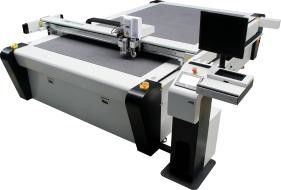 Karton Bergelombang Foil Stamping Mesin Pemotong Mati 1200mm/s