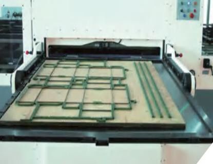 1650x1200mm Stripping Mesin Pemotong Mati Bergelombang TD 1650S