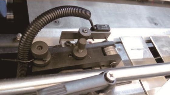 Mesin Pemotong Mati Stamping Foil Otomatis 2500s / jam
