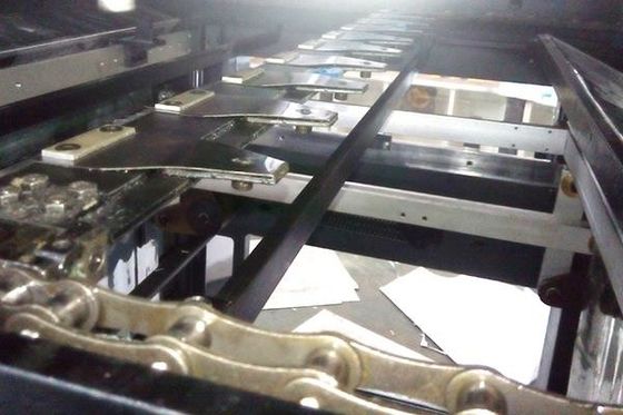 Stripping Blanking Flatbed Die Cutting Machine Untuk Carboard Embossing
