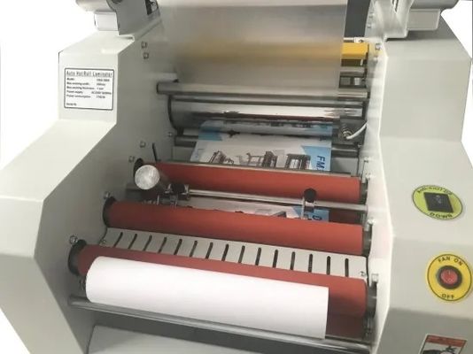 25um Film 340mm Hidrolik Satu Sisi Laminator Untuk Pencetakan Laser