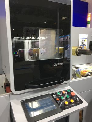 Mesin Digital Foil Stamping Label Enhancing Partial Glazing