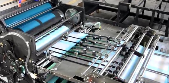 Mesin UV Varnishing Otomatis Berkecepatan Tinggi Untuk Pencetakan Dan Kemasan Ecoo CF-620A