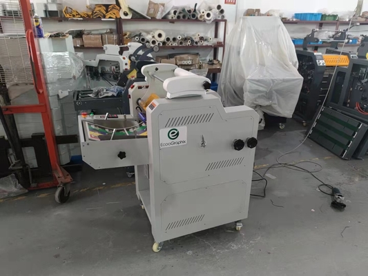 Kantor mesin laminator flute pemanasan inframerah 5m/menit